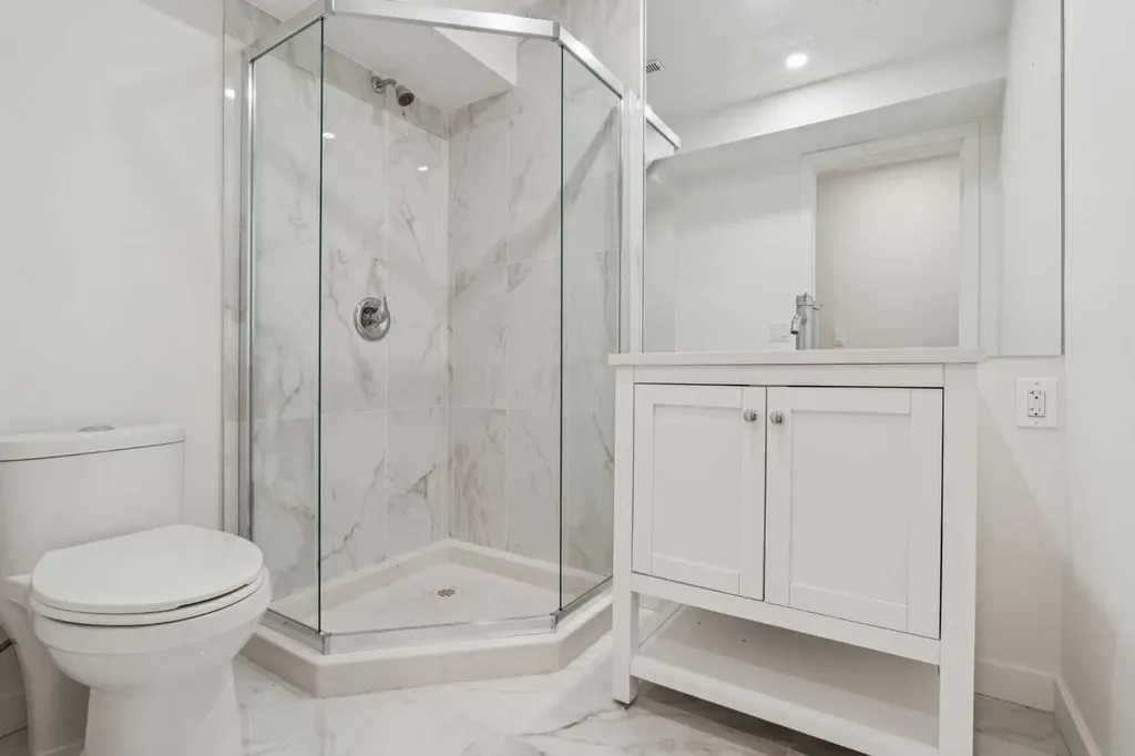 809 9 Street NE Calgary AB T2E 7K2