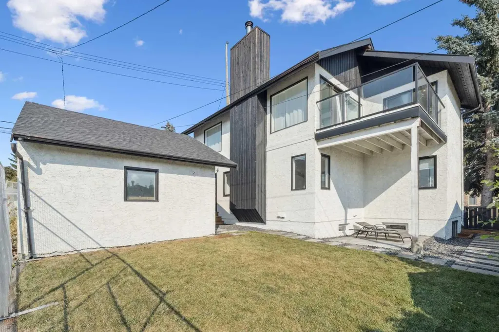 809 9 Street NE Calgary AB T2E 7K2