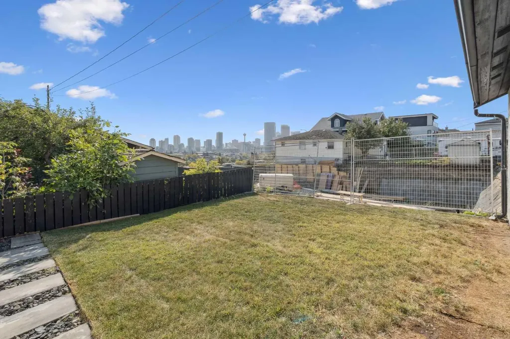 809 9 Street NE Calgary AB T2E 7K2
