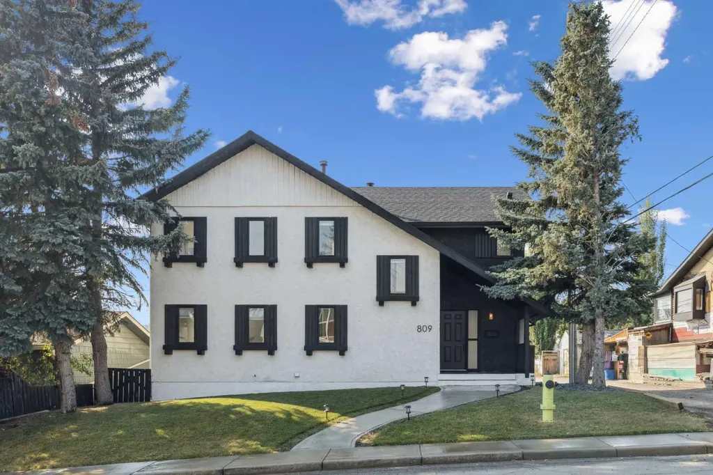 809 9 Street NE Calgary AB T2E 7K2