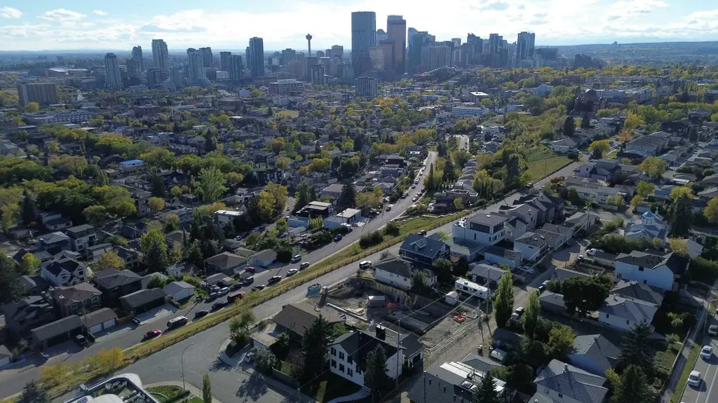 809 9 Street NE Calgary AB T2E 7K2