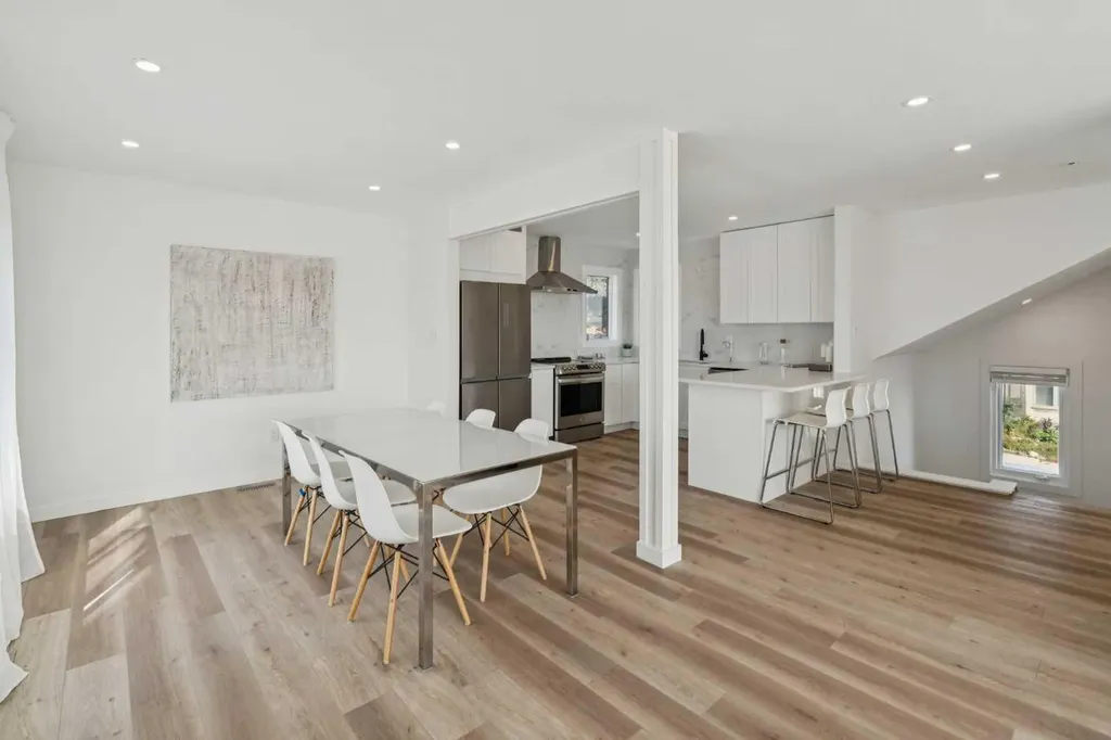 809 9 Street NE Calgary AB T2E 7K2
