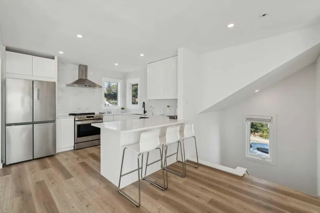 809 9 Street NE Calgary AB T2E 7K2
