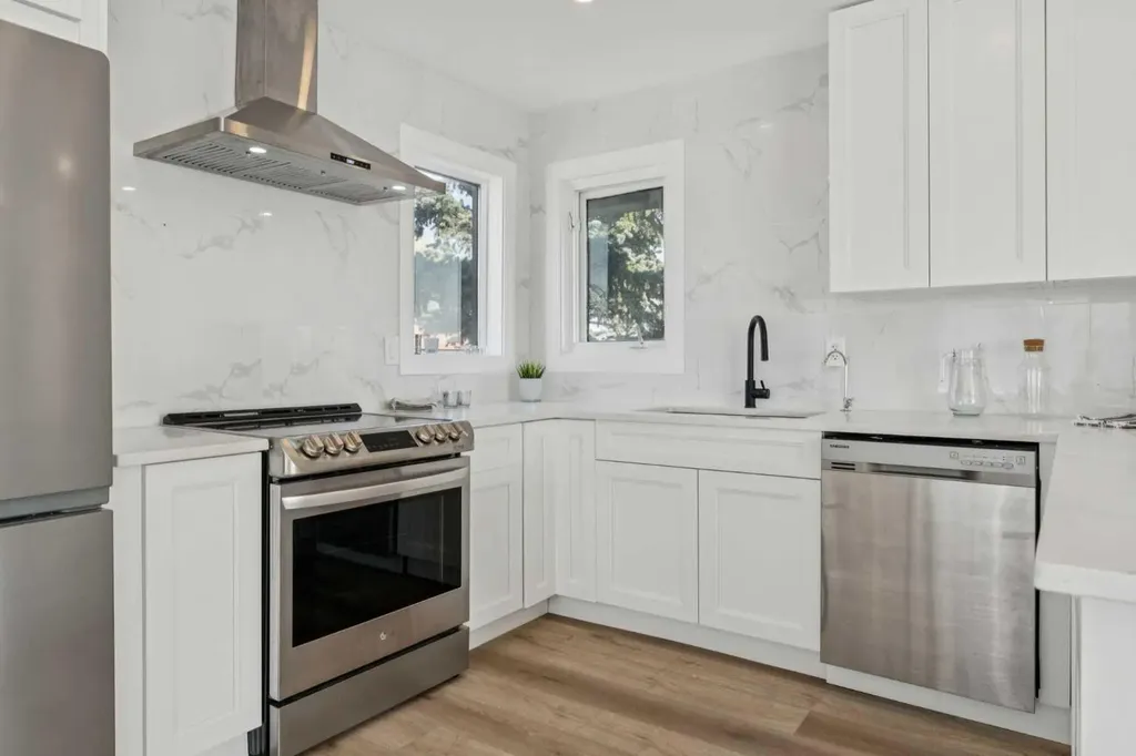809 9 Street NE Calgary AB T2E 7K2