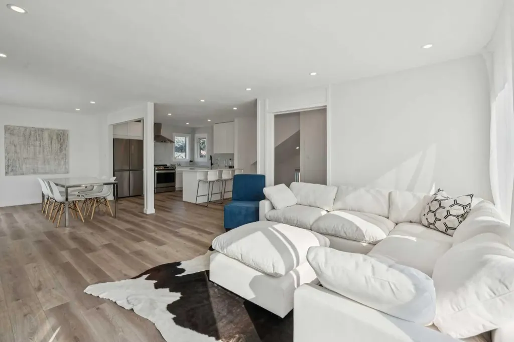 809 9 Street NE Calgary AB T2E 7K2