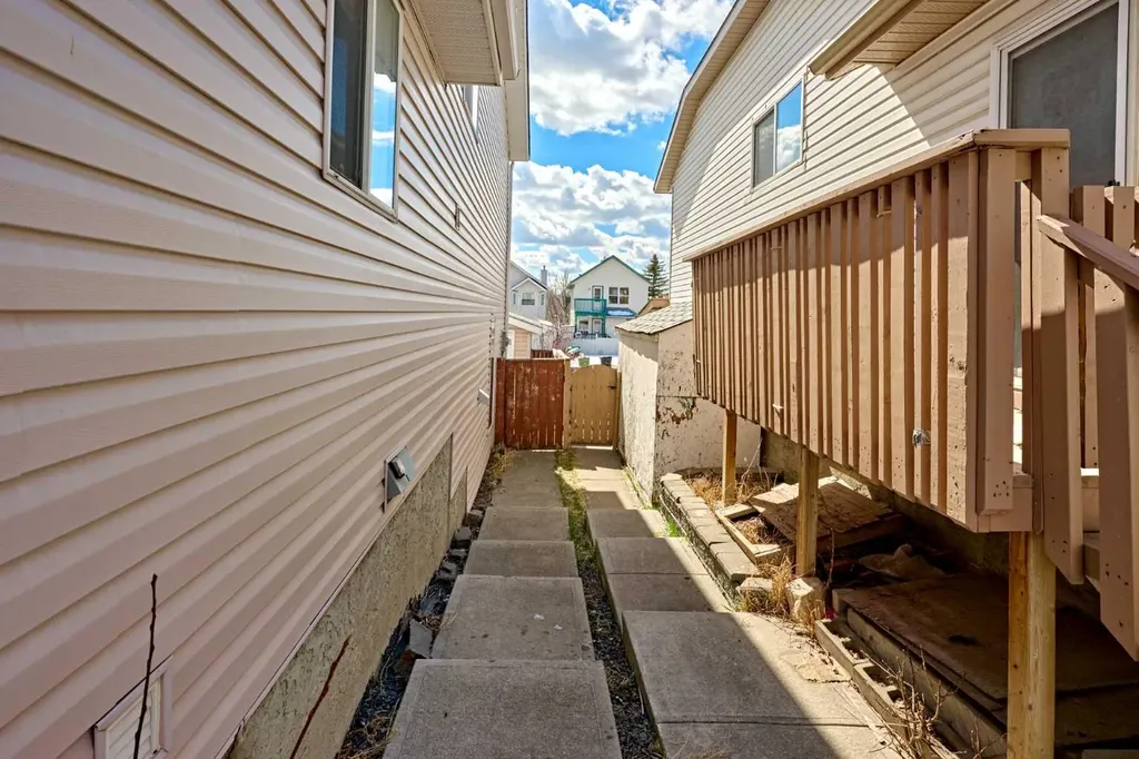 152 Harvest Gold Heights NE Calgary AB T3K 4H2
