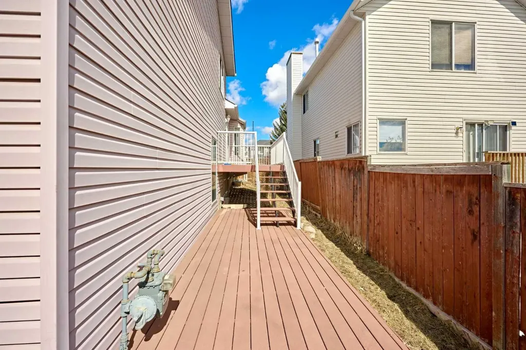 152 Harvest Gold Heights NE Calgary AB T3K 4H2