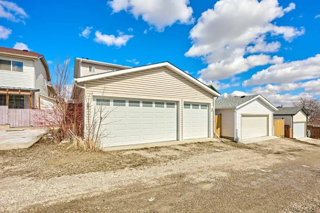 152 Harvest Gold Heights NE Calgary AB T3K 4H2