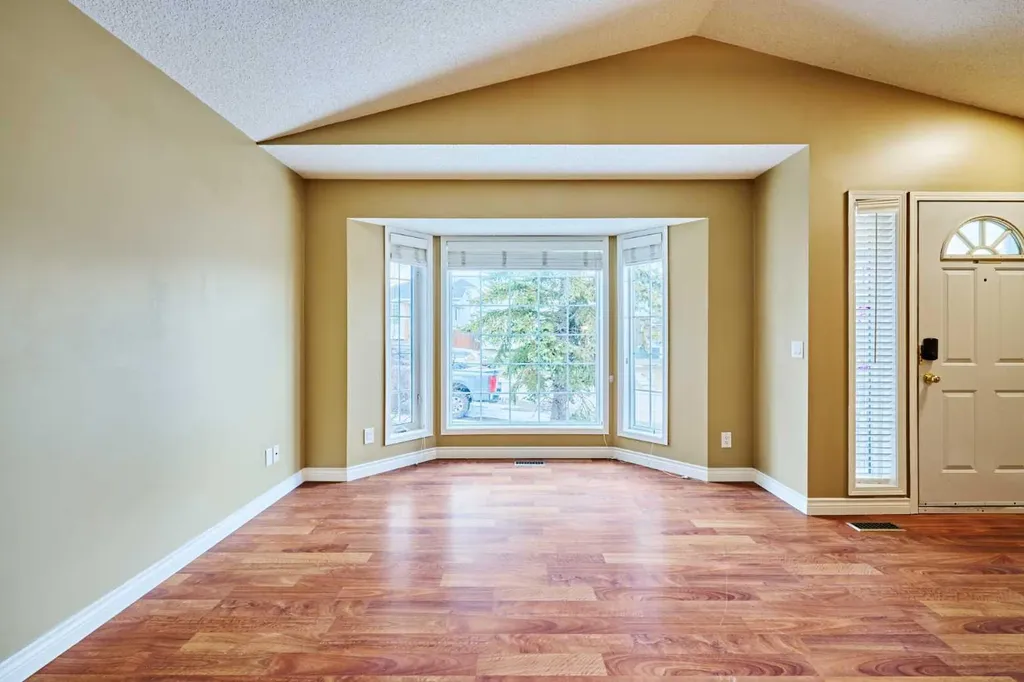 152 Harvest Gold Heights NE Calgary AB T3K 4H2