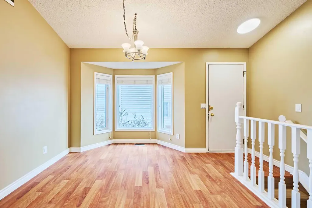 152 Harvest Gold Heights NE Calgary AB T3K 4H2