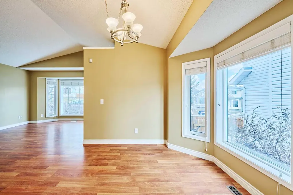 152 Harvest Gold Heights NE Calgary AB T3K 4H2