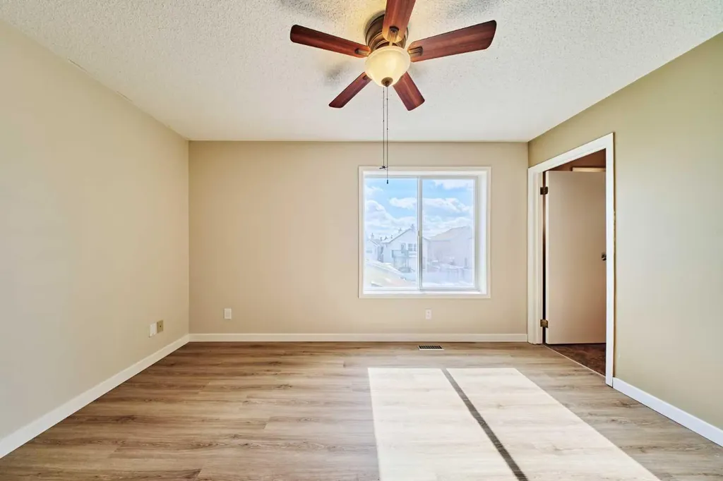 152 Harvest Gold Heights NE Calgary AB T3K 4H2