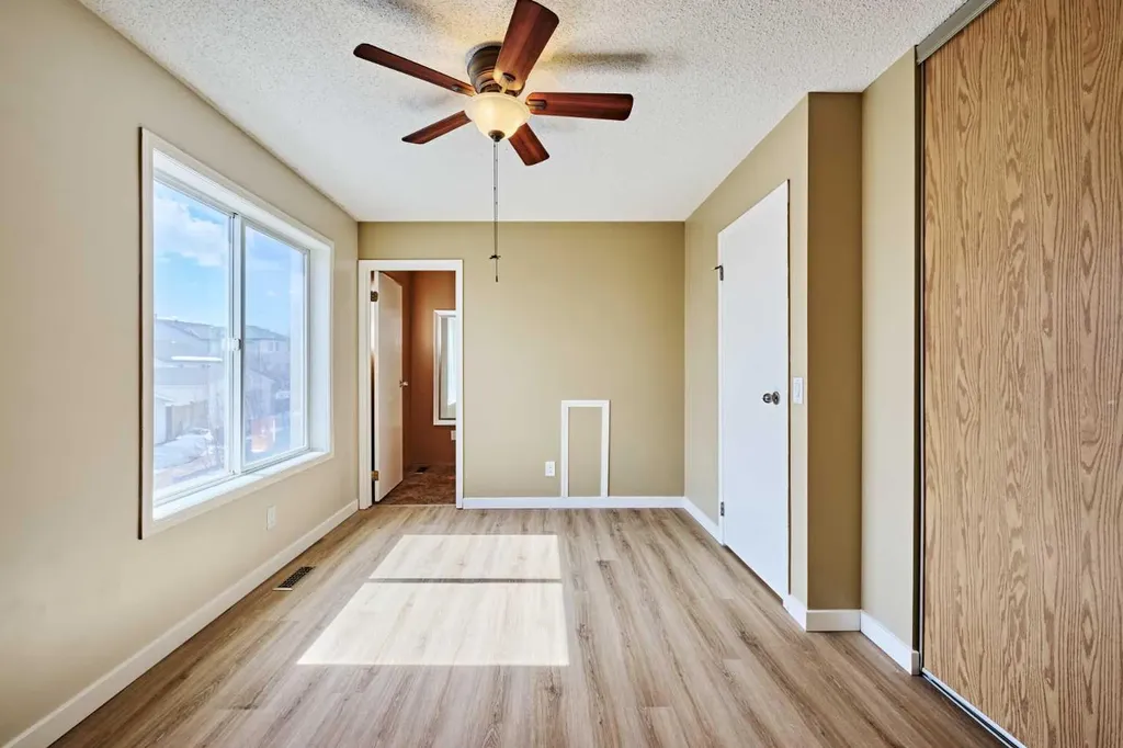 152 Harvest Gold Heights NE Calgary AB T3K 4H2