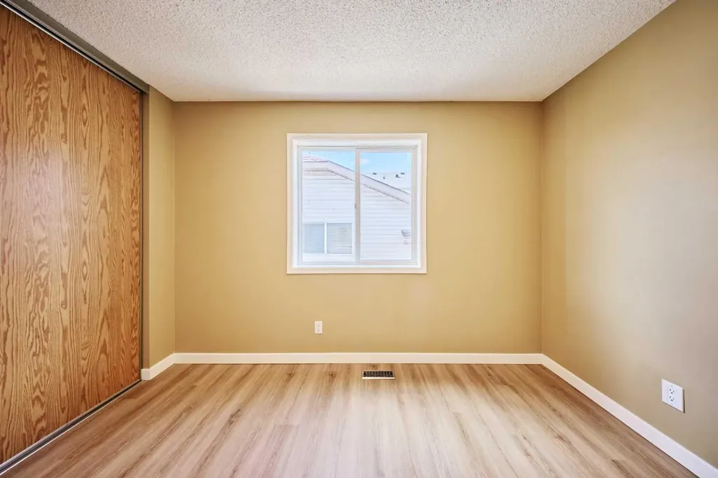 152 Harvest Gold Heights NE Calgary AB T3K 4H2