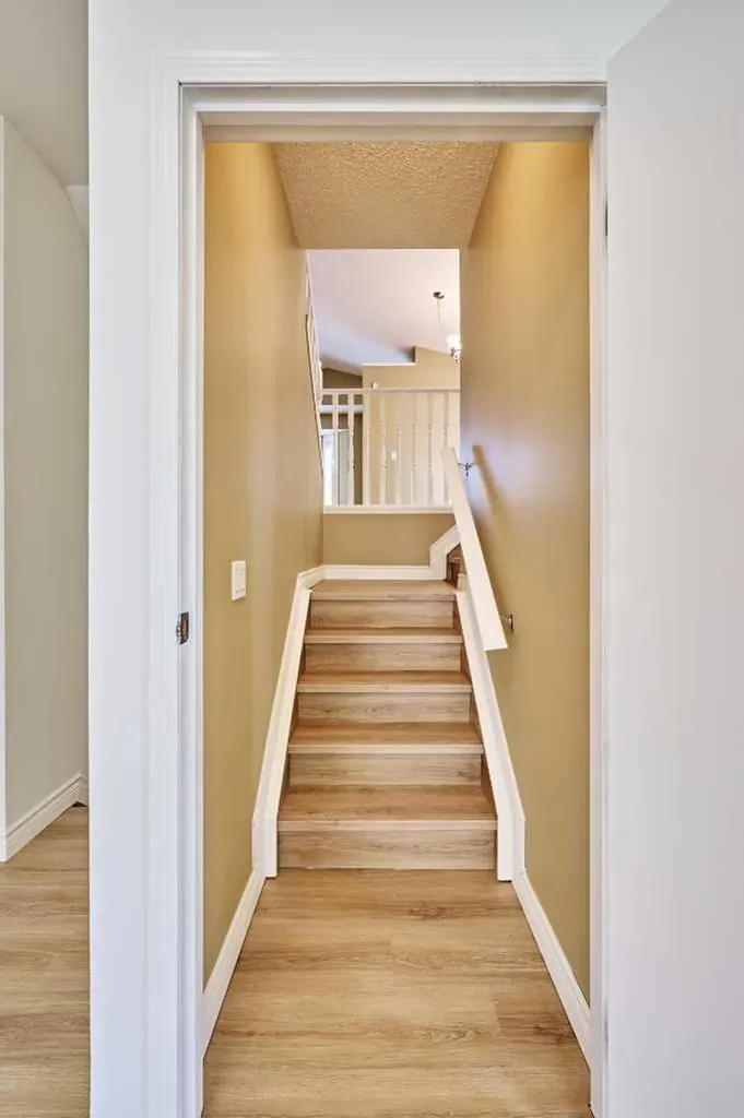 152 Harvest Gold Heights NE Calgary AB T3K 4H2
