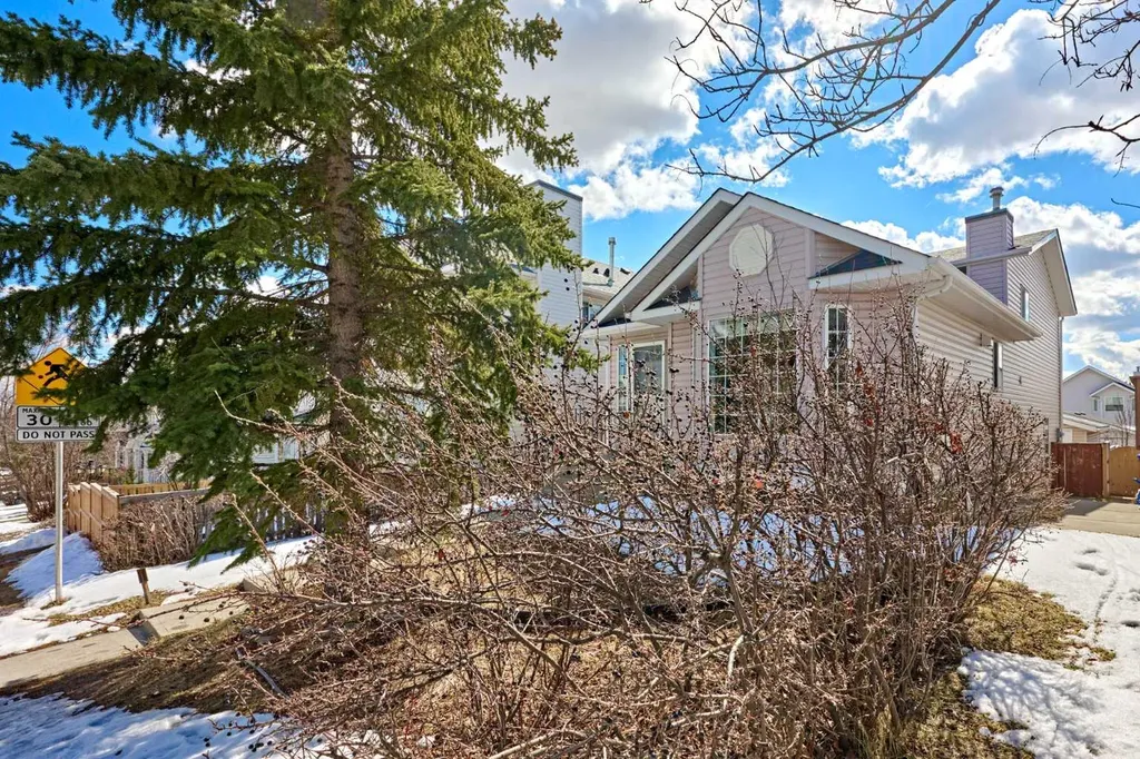 152 Harvest Gold Heights NE Calgary AB T3K 4H2