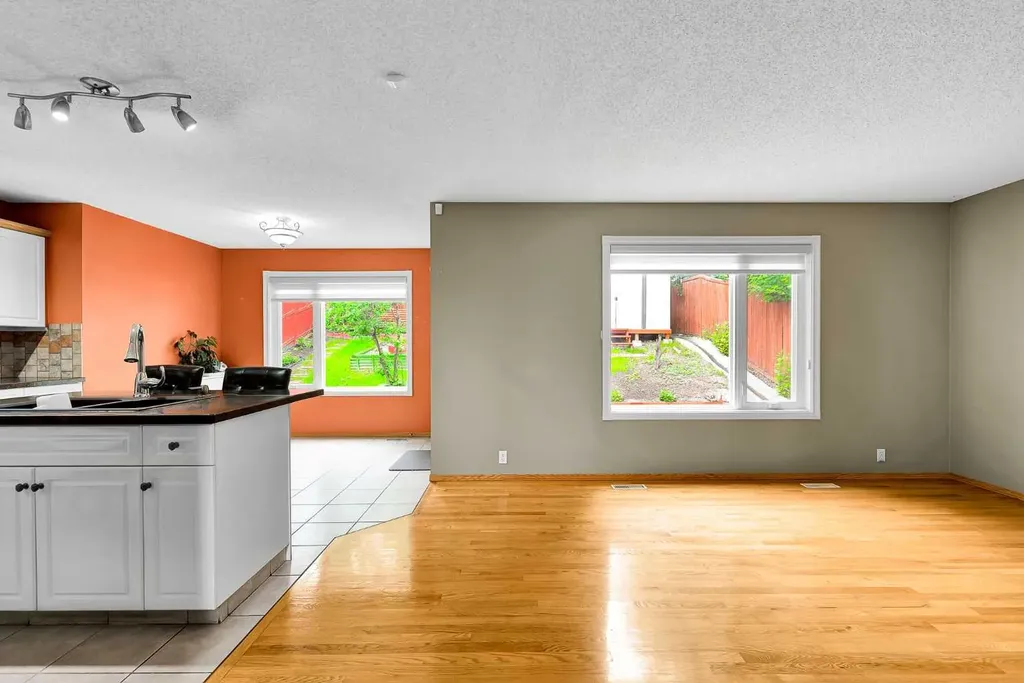 332 Harvest Hills Drive NE Calgary AB T3K 4H7