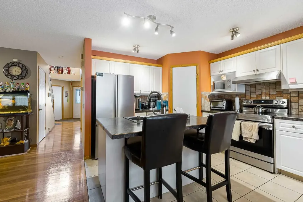 332 Harvest Hills Drive NE Calgary AB T3K 4H7