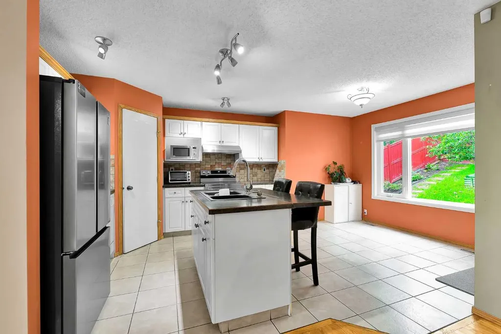 332 Harvest Hills Drive NE Calgary AB T3K 4H7