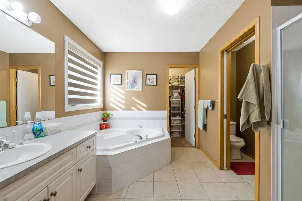 332 Harvest Hills Drive NE Calgary AB T3K 4H7