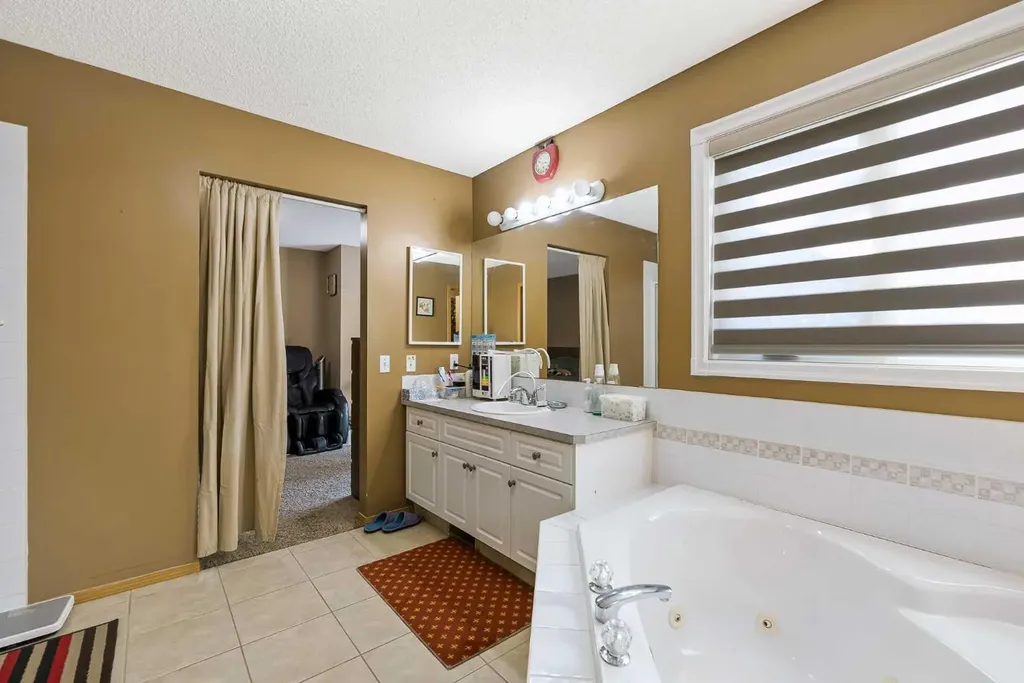 332 Harvest Hills Drive NE Calgary AB T3K 4H7