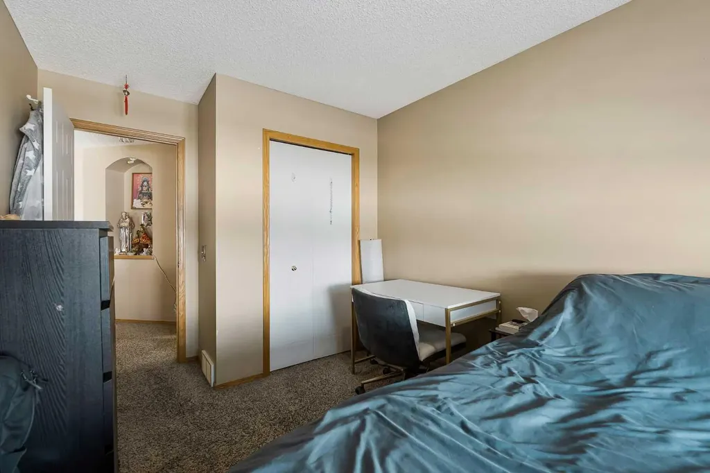 332 Harvest Hills Drive NE Calgary AB T3K 4H7