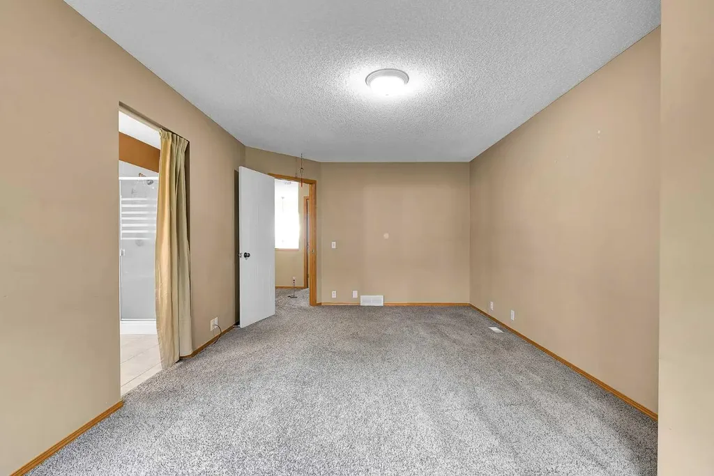 332 Harvest Hills Drive NE Calgary AB T3K 4H7