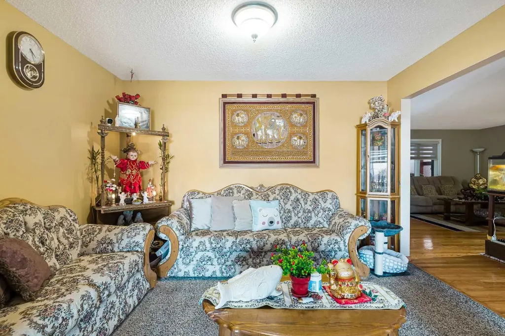 332 Harvest Hills Drive NE Calgary AB T3K 4H7