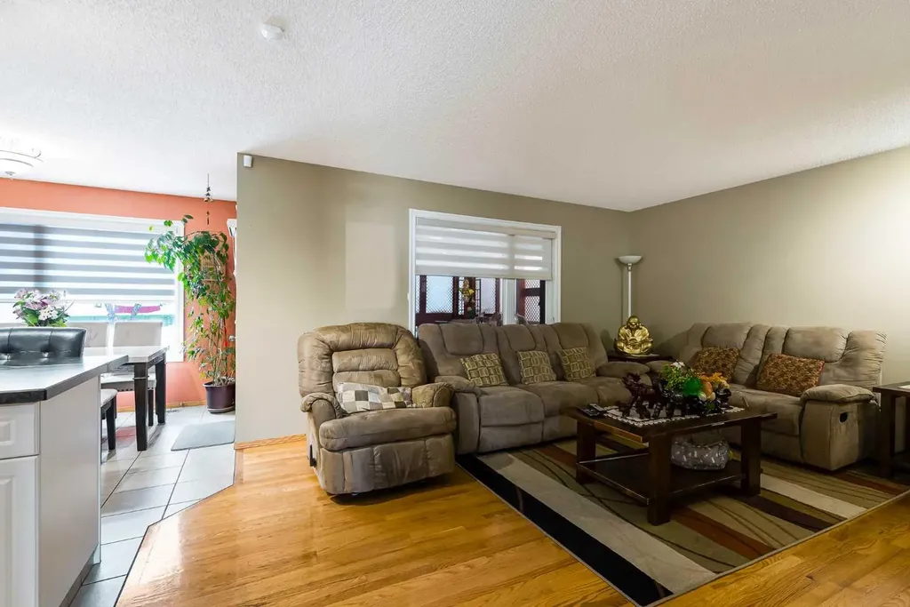 332 Harvest Hills Drive NE Calgary AB T3K 4H7
