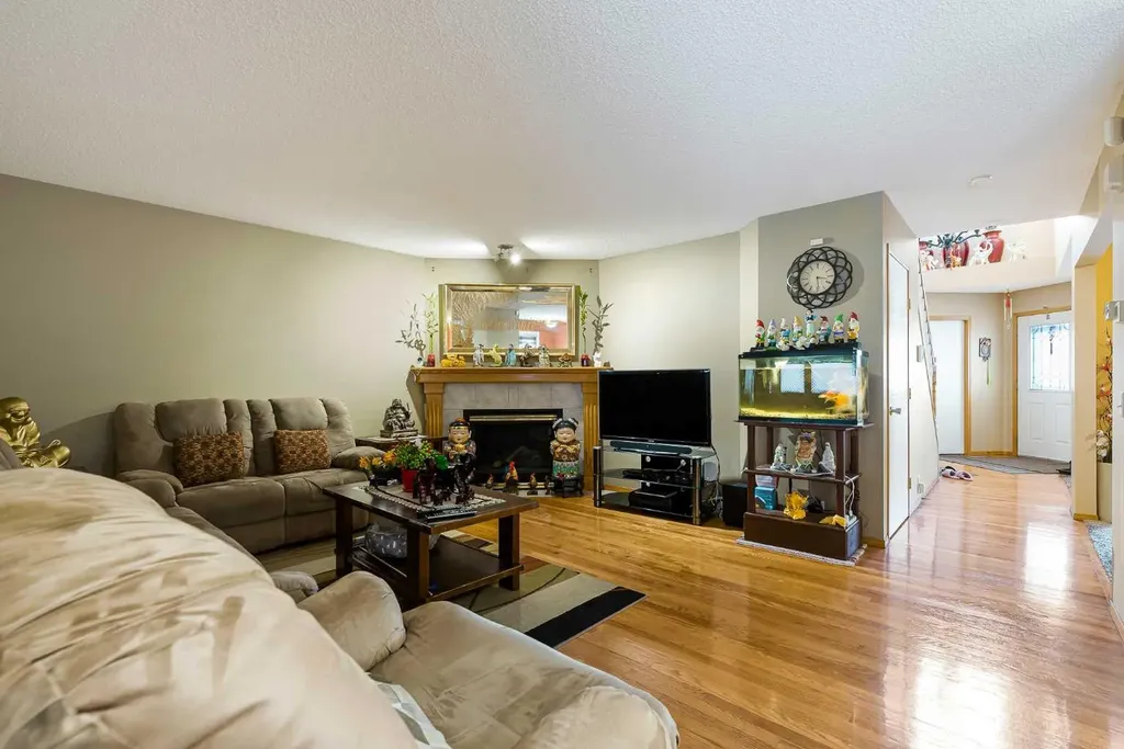 332 Harvest Hills Drive NE Calgary AB T3K 4H7