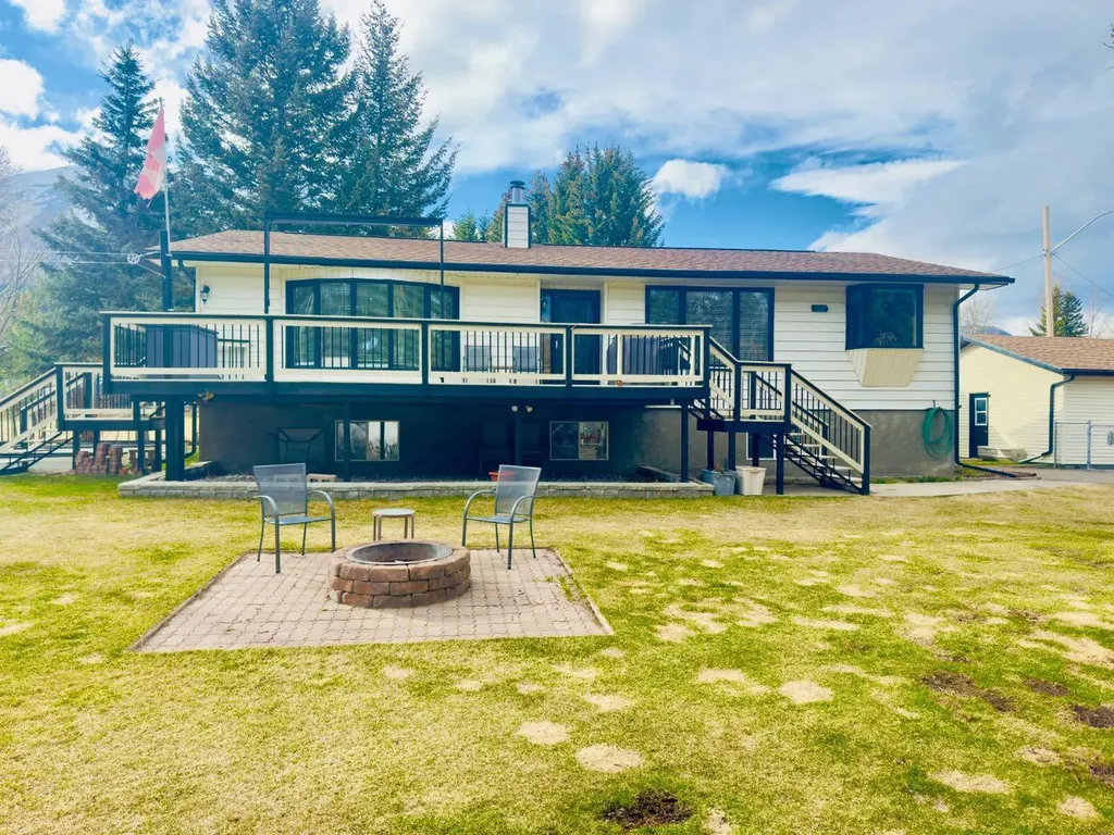 Hillcrest AB, 909 230 Street