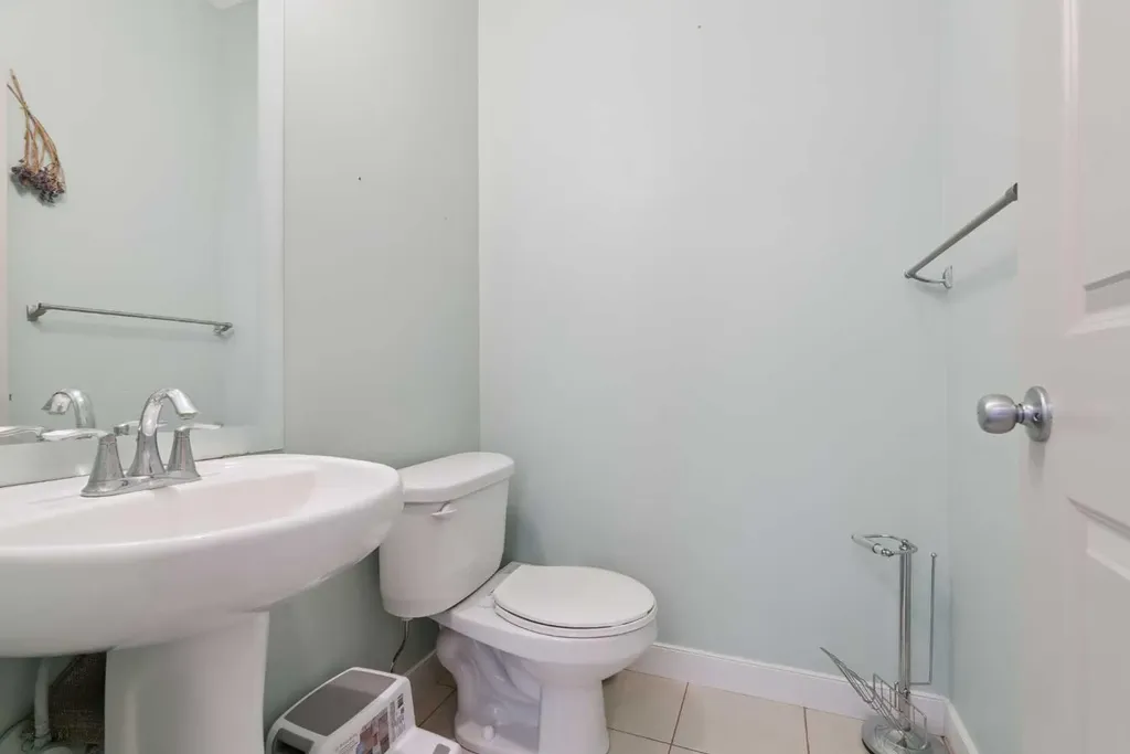 47 Everbrook Crescent SW Calgary AB T2Y 0J2
