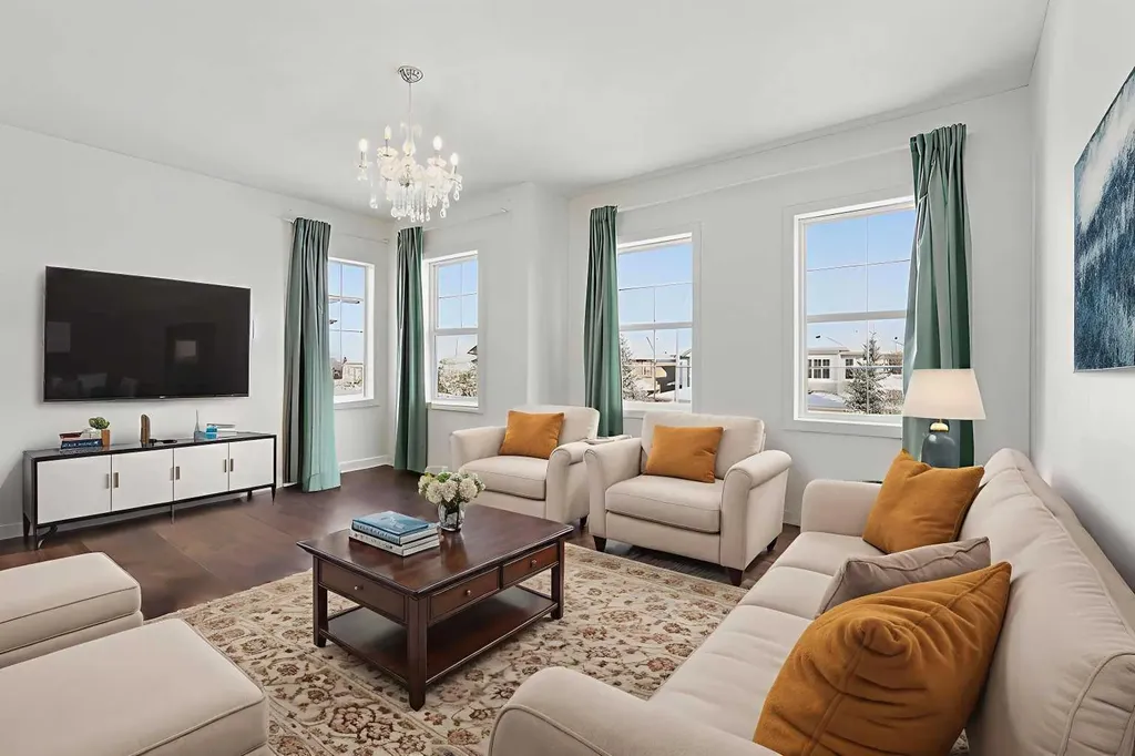 47 Everbrook Crescent SW Calgary AB T2Y 0J2