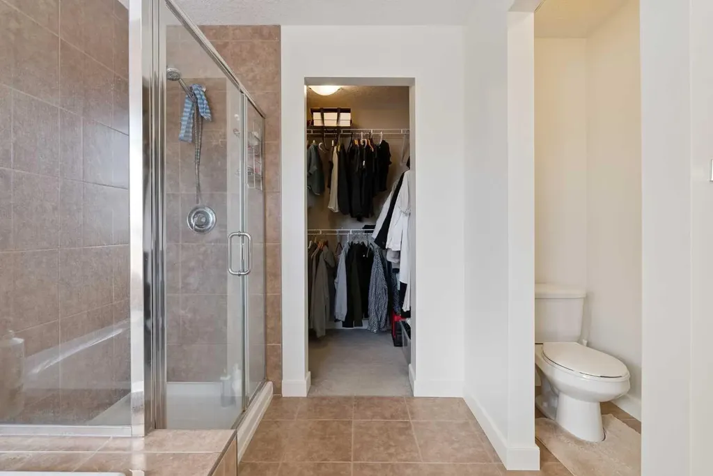 47 Everbrook Crescent SW Calgary AB T2Y 0J2