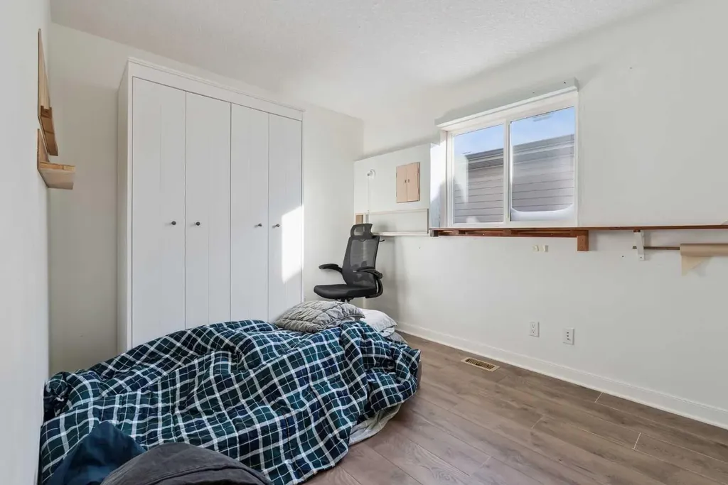 47 Everbrook Crescent SW Calgary AB T2Y 0J2