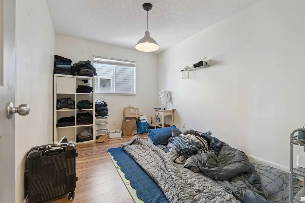 47 Everbrook Crescent SW Calgary AB T2Y 0J2