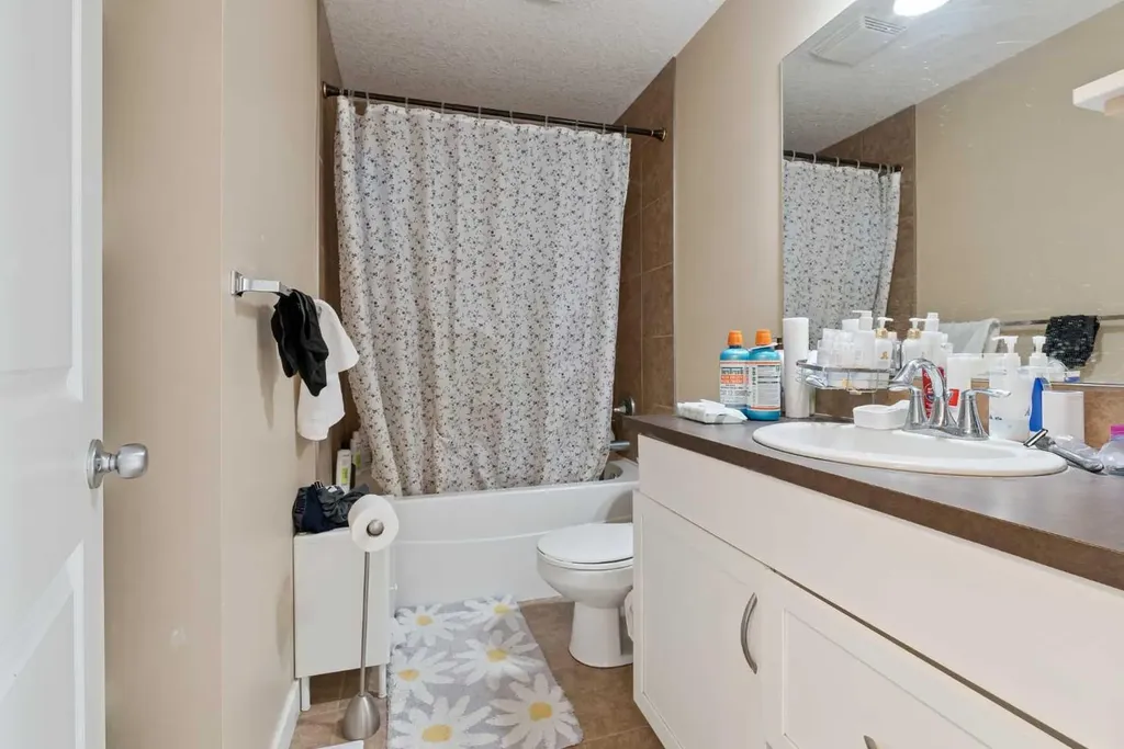 47 Everbrook Crescent SW Calgary AB T2Y 0J2