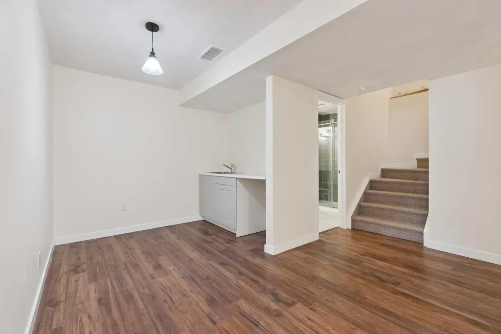 47 Everbrook Crescent SW Calgary AB T2Y 0J2