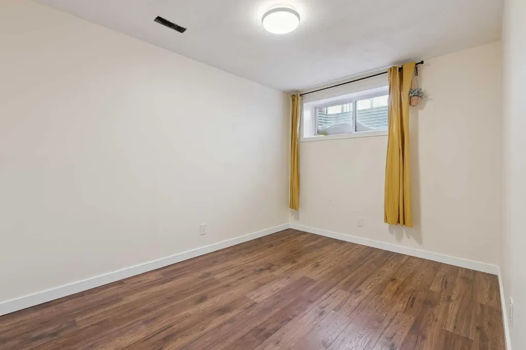 47 Everbrook Crescent SW Calgary AB T2Y 0J2