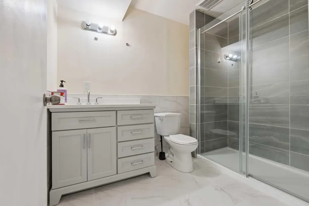 47 Everbrook Crescent SW Calgary AB T2Y 0J2