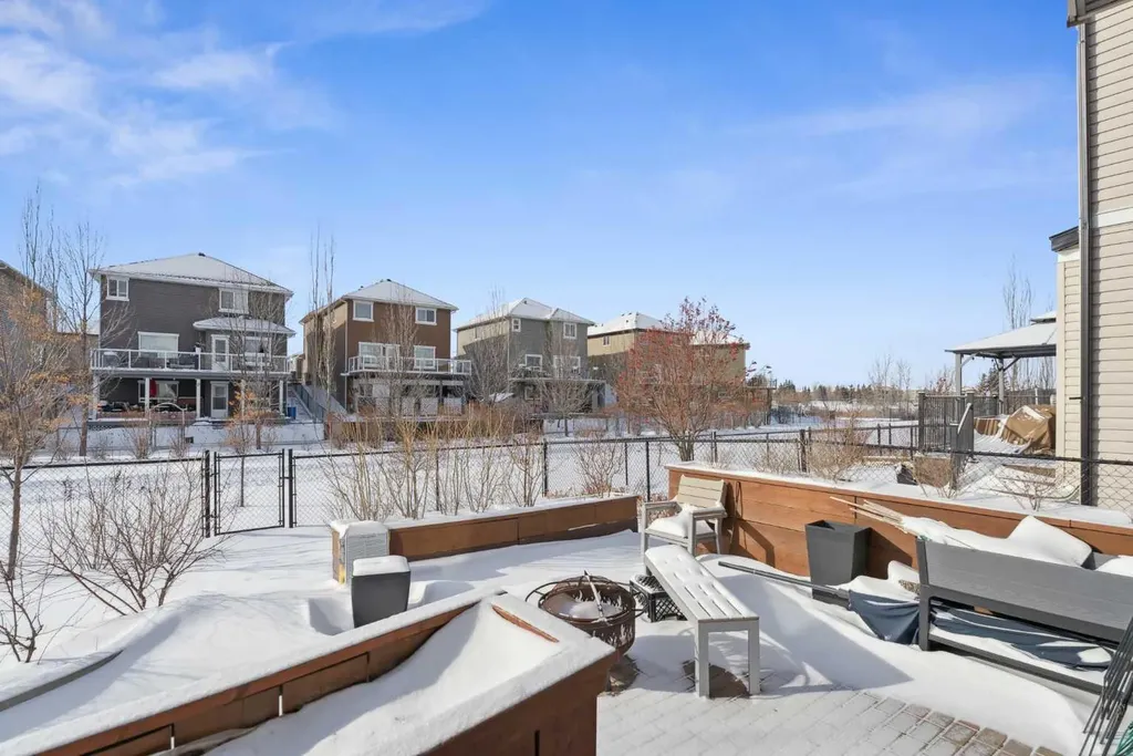 47 Everbrook Crescent SW Calgary AB T2Y 0J2