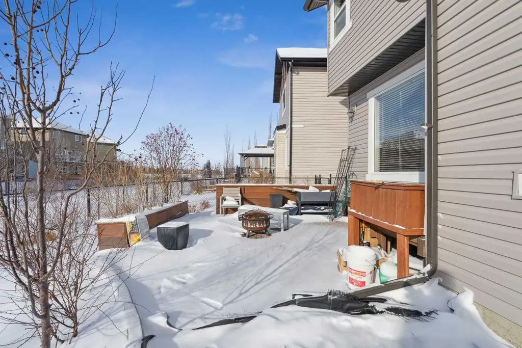 47 Everbrook Crescent SW Calgary AB T2Y 0J2