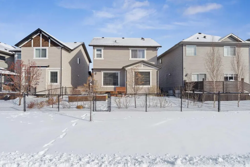 47 Everbrook Crescent SW Calgary AB T2Y 0J2