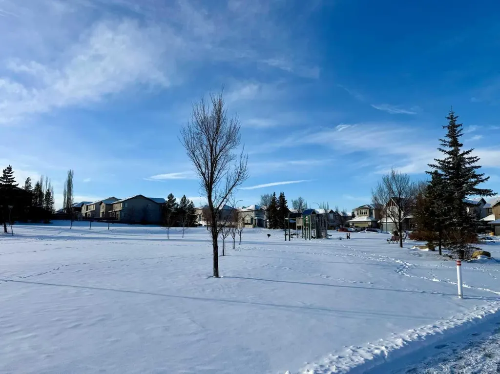 47 Everbrook Crescent SW Calgary AB T2Y 0J2