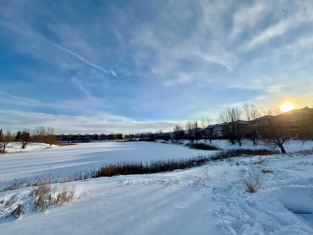 47 Everbrook Crescent SW Calgary AB T2Y 0J2
