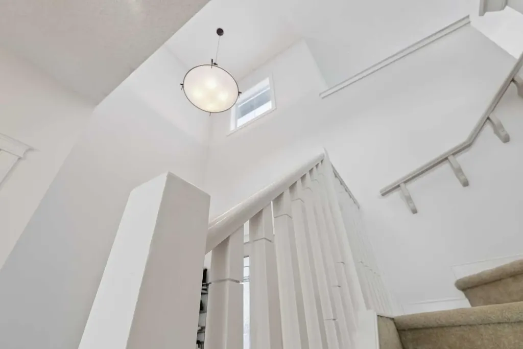 47 Everbrook Crescent SW Calgary AB T2Y 0J2