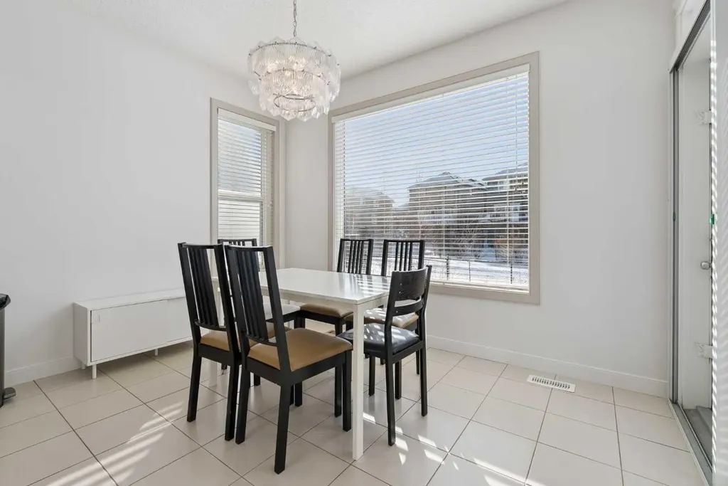 47 Everbrook Crescent SW Calgary AB T2Y 0J2