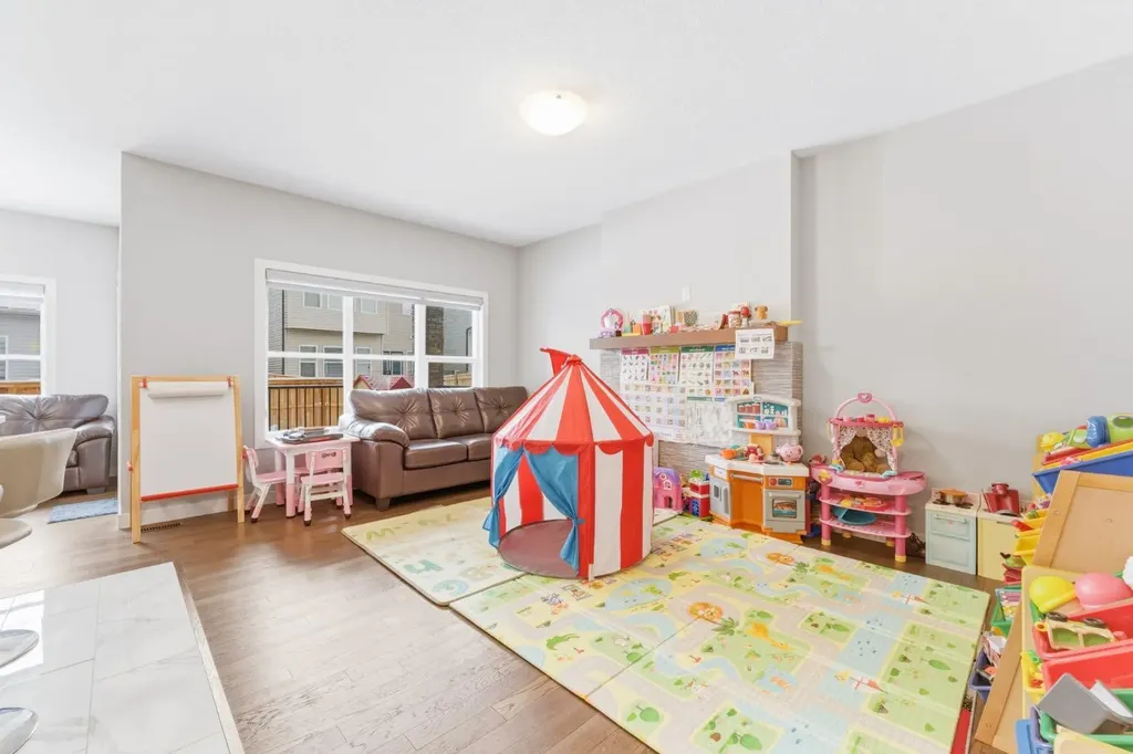 14 Belvedere Point SE Calgary AB T2A 7G1