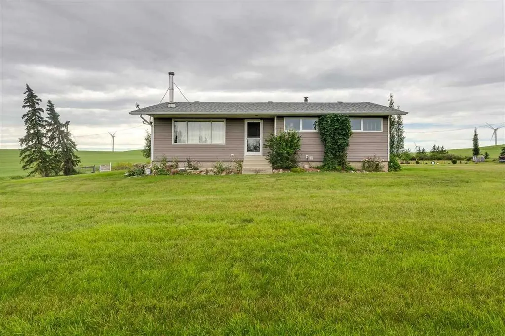 334078 Range Road 241 Rural Kneehill County AB T0M 2C0