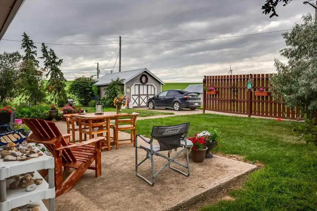 334078 Range Road 241 Rural Kneehill County AB T0M 2C0